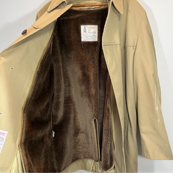 Vintage trench coat - Picture 12 of 12